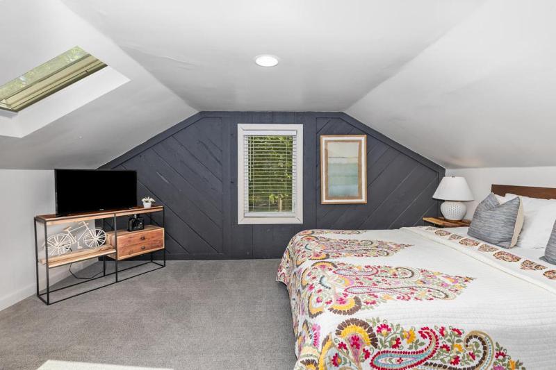 One-Bedroom Apartment image 3