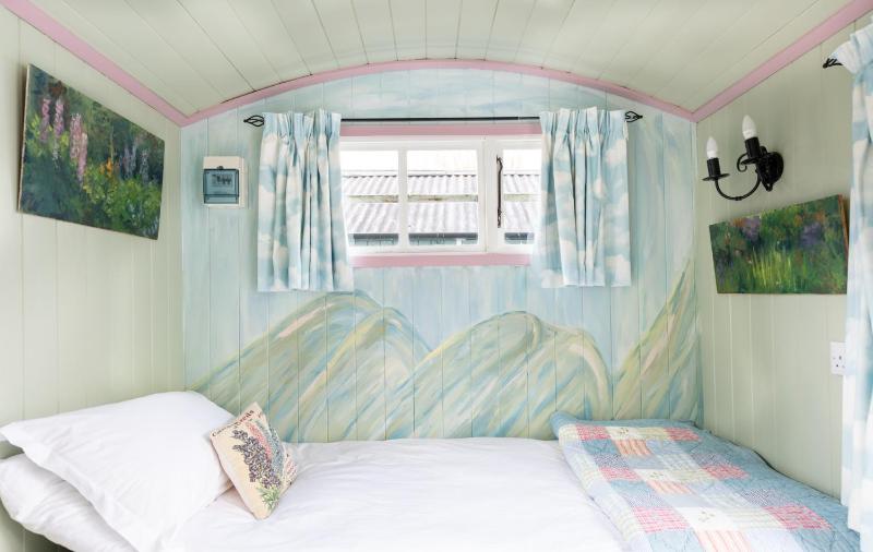 Shepherd's Hut in the Garden image 2