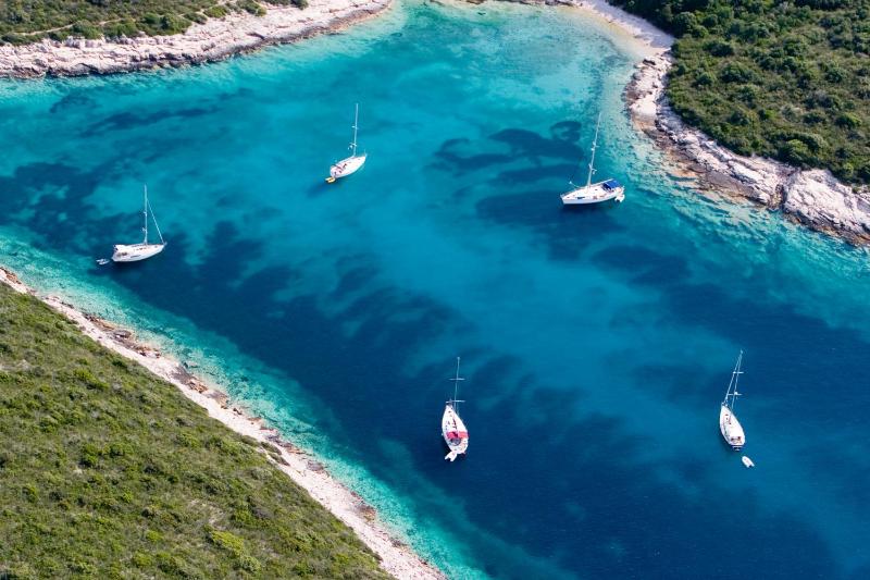 One-Bedroom Apartment with Terrace and Sea View image 4