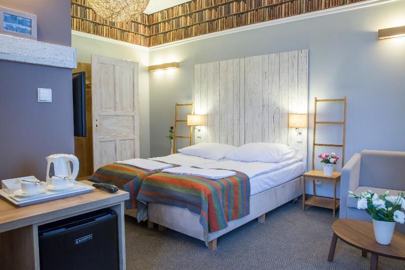 Deluxe Double or Twin Room with Balcony image 2