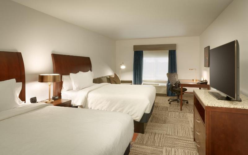 Queen Room with Two Queen Beds image 3