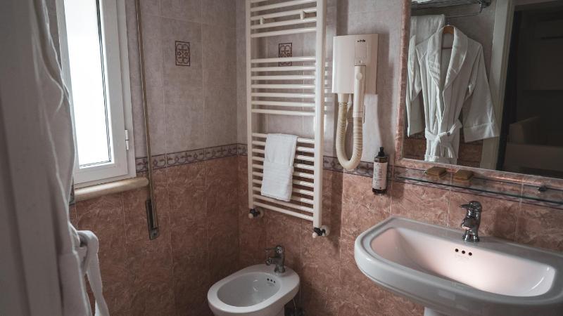 Standard Suite image 3