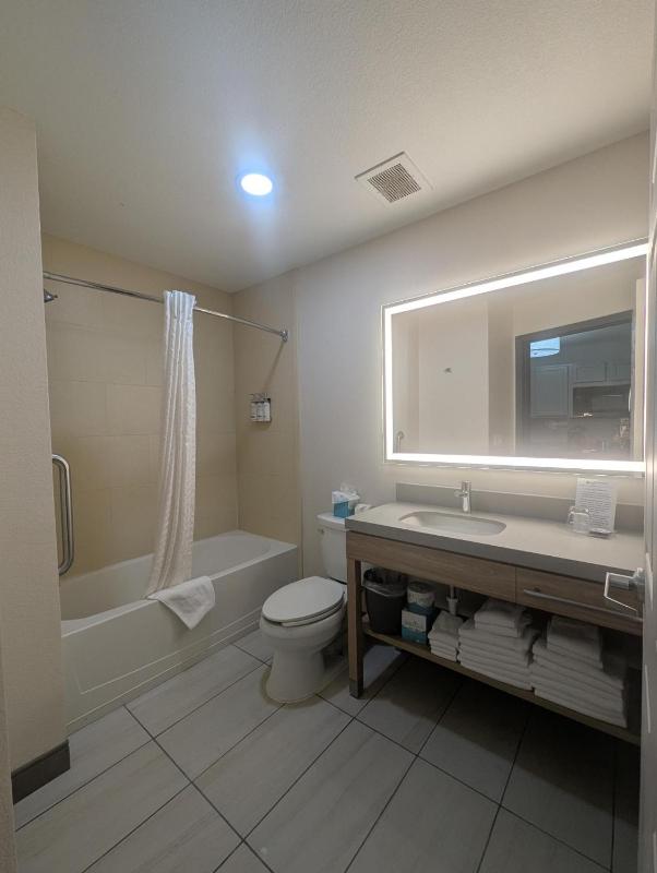 Studio Suite with Two Queen Beds image 4