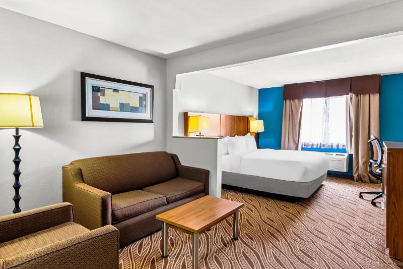 King Suite with Sofa - Non Smoking image 1