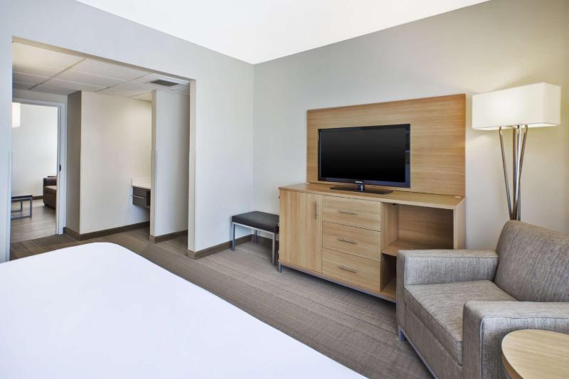 Corner King Suite image 3