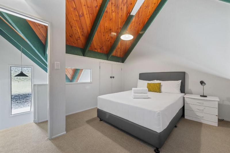 Wylie Court Motor Lodge - image 34