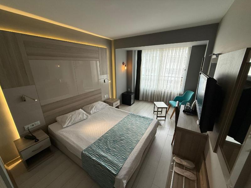 Standard Double Room image 3