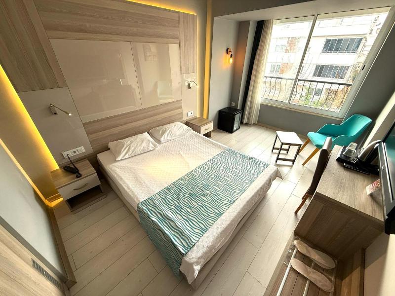 Standard Double Room image 4