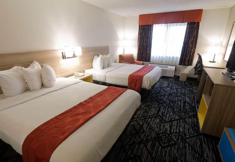 Queen Room with Two Queen Beds - Non-Smoking image 3