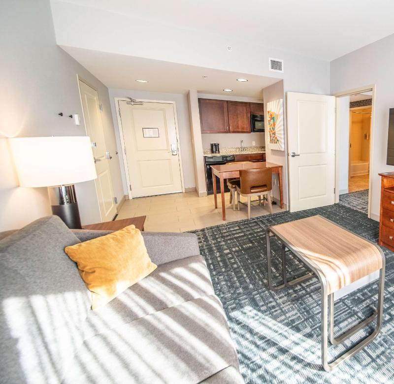 One-Bedroom Queen Suite with Two Queen Beds - Non-Smoking image 2