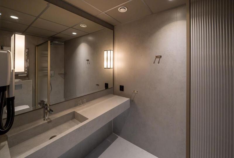 Superior Twin Room image 3