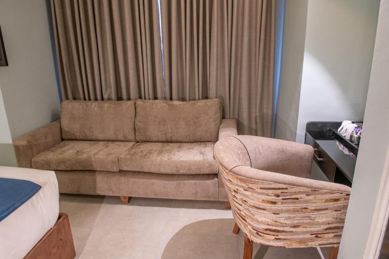 New Ambassador Hotel - image 12
