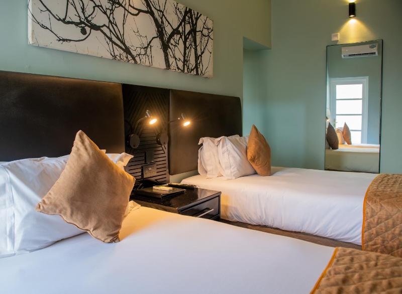 New Ambassador Hotel - image 2