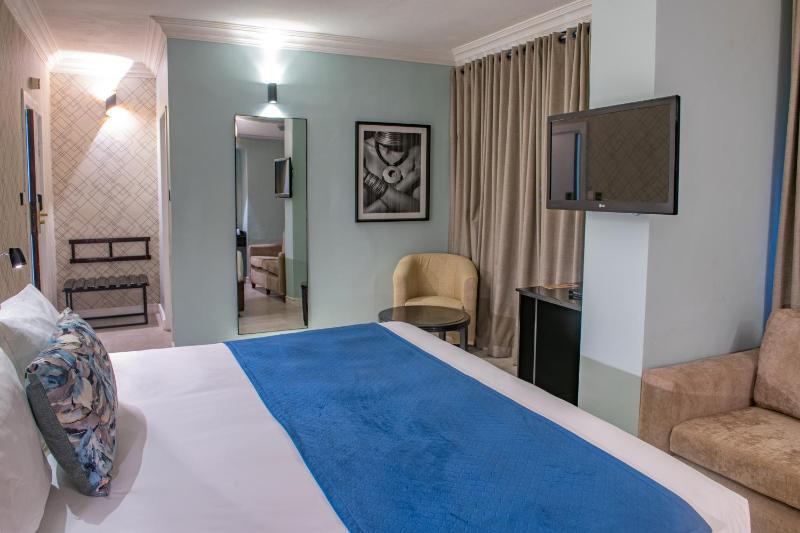 New Ambassador Hotel - image 5