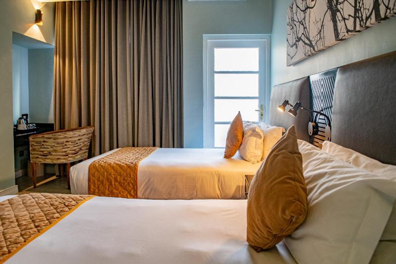 New Ambassador Hotel - image 9