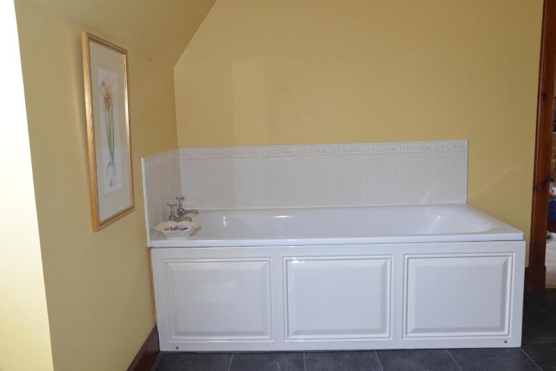 Twin Room with Private Bathroom image 2