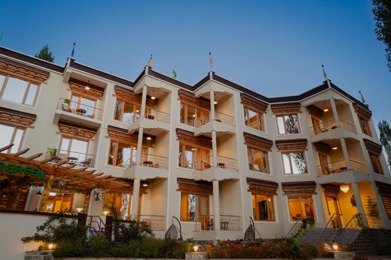 Hotel Ever - image 6
