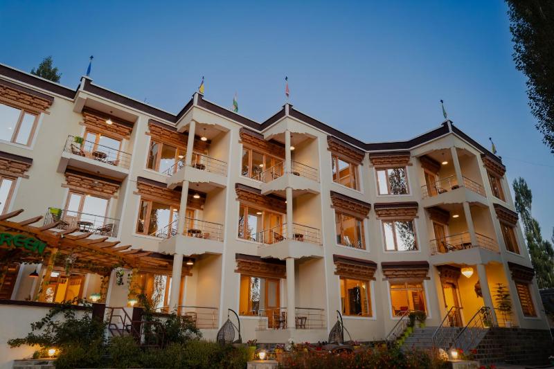 Hotel Ever - image 8