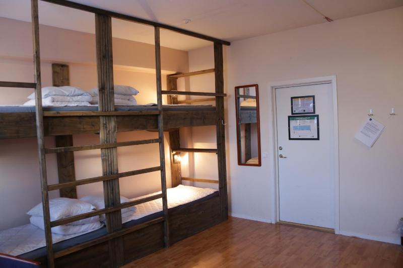 Family Room with Shared Bathroom (8 Adults) image 4