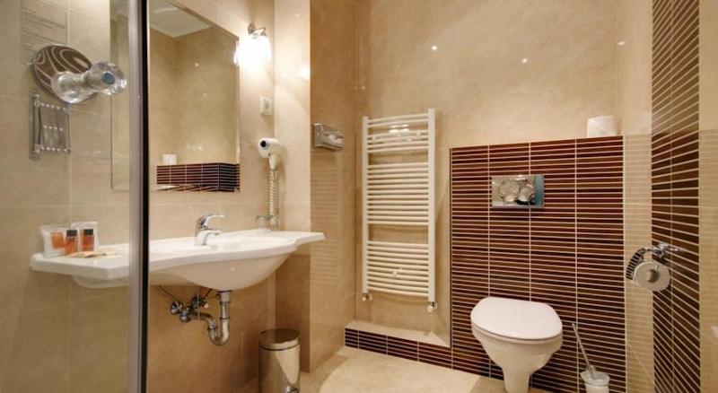 Standard Double Room image 2