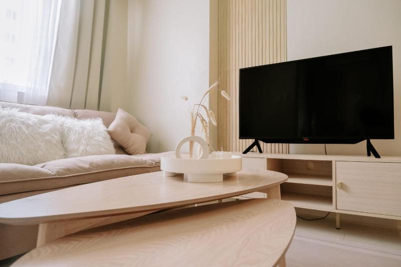 A Perfectly Chic Hideaway - image 13