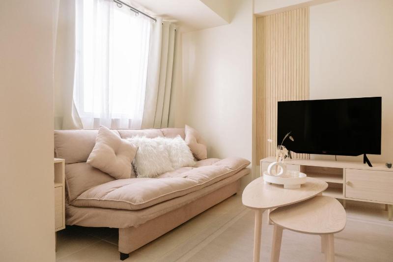 A Perfectly Chic Hideaway - image 14