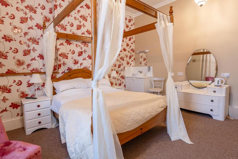 Double Room image 3