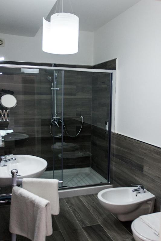 Double Room with Balcony and Sea View image 4