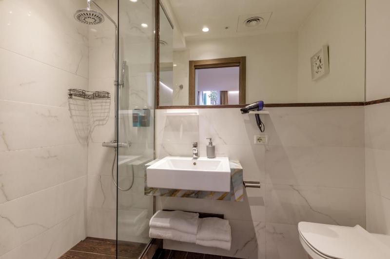 Double or Twin Room image 2