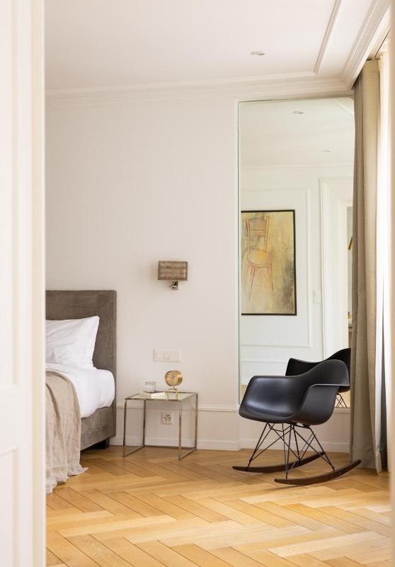Deluxe Two-Bedroom Apartment  With Old Town View image 2