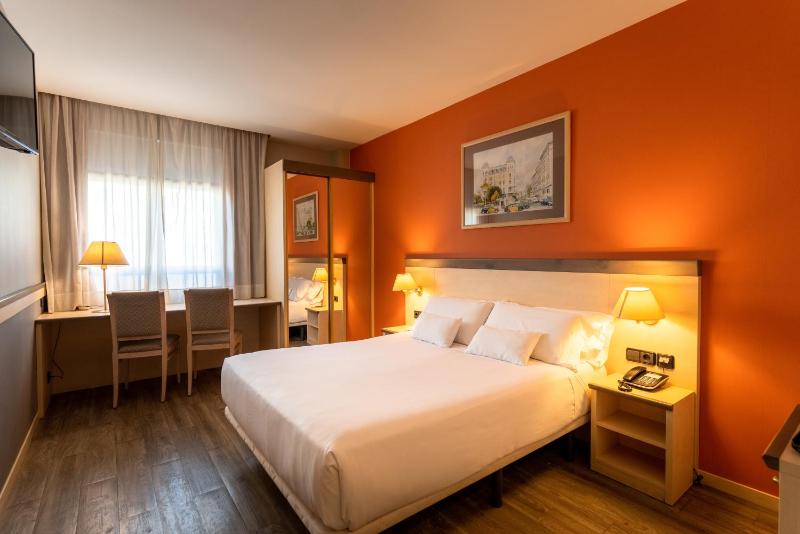Standard Double or Twin Room image 3