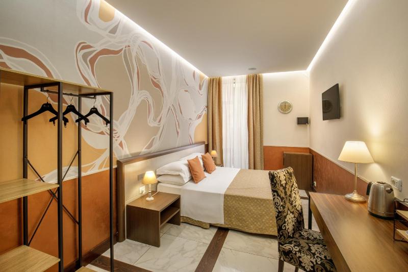 Double Room with Balcony image 1