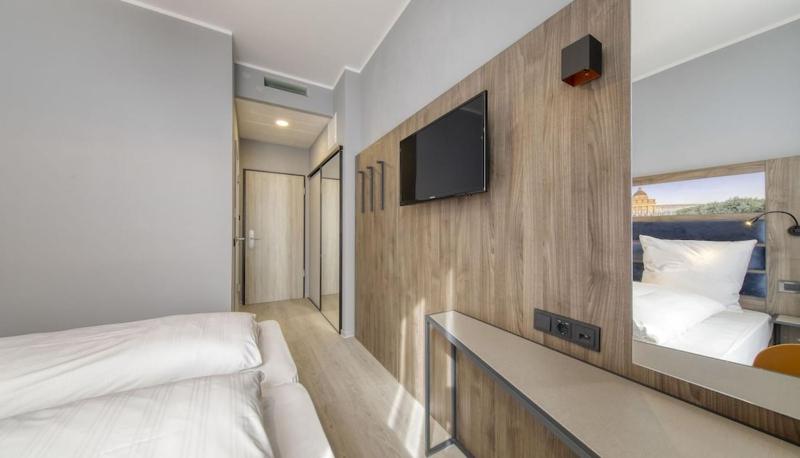 Smart Stay Hotel Station - image 13