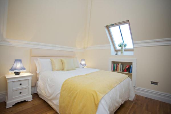 Deluxe King Room image 1