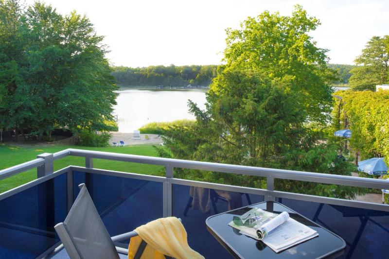 Double Room with Lake View image 1