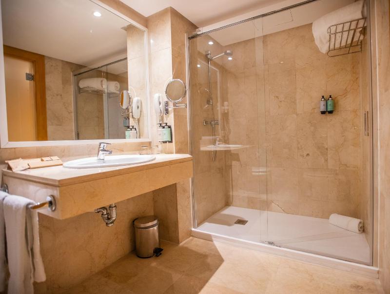 Double Room image 1