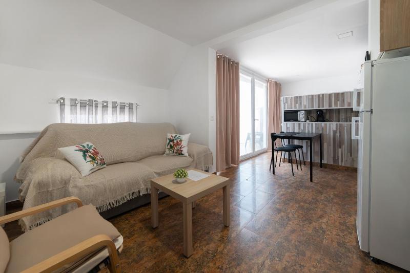 One-Bedroom Loft Apartment with Balcony image 1