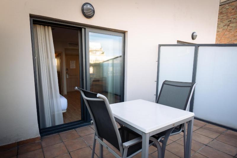 Double Room with Terrace image 4