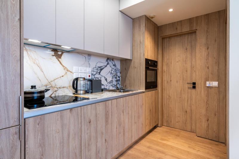 Stylish Central Apartment • City Views • Prime Location • Parking - image 7