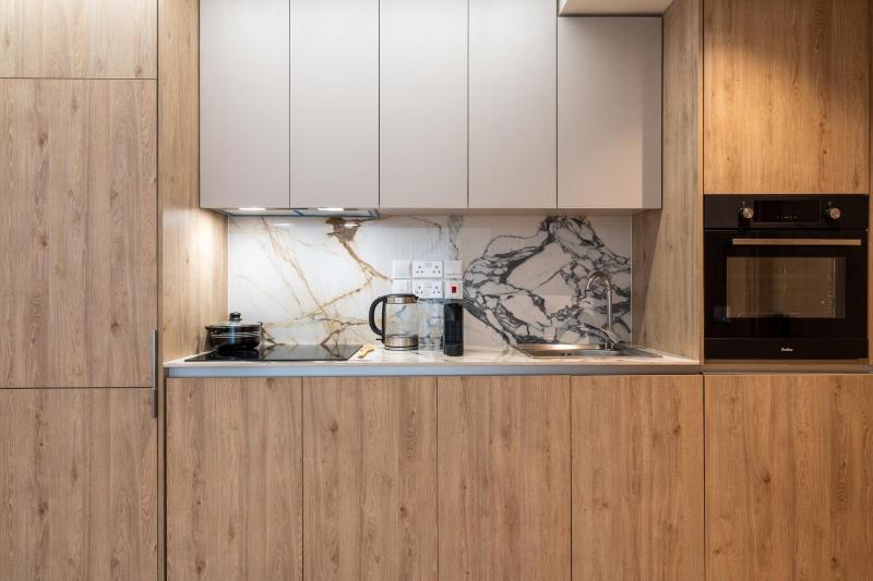 Stylish Central Apartment • City Views • Prime Location • Parking - image 10