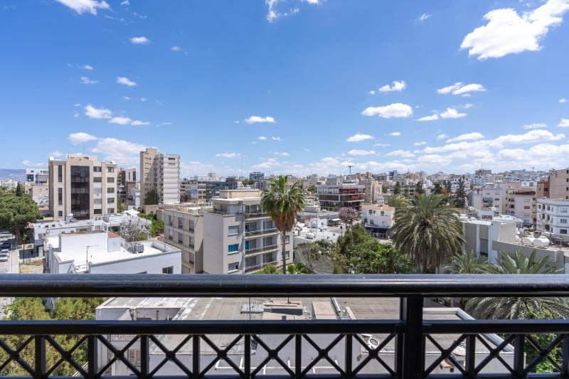 Stylish Central Apartment • City Views • Prime Location • Parking - image 6
