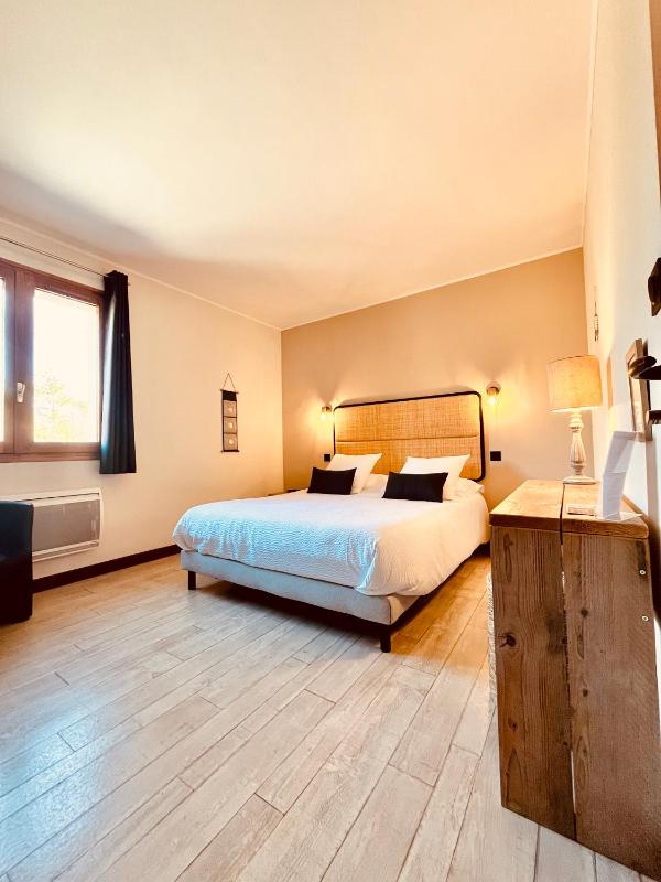 Standard Queen Room image 1
