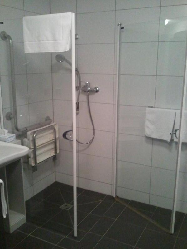 Single Room - Disability Access image 3