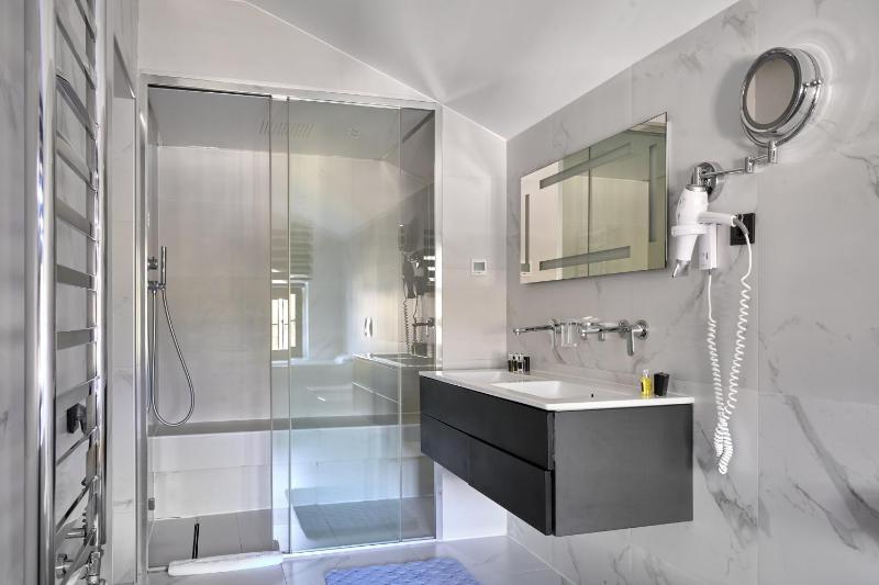 Superior Chalet image 4