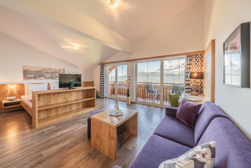 Junior Suite with Balcony image 3