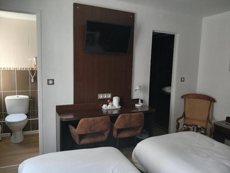 Superior Twin Room image 1