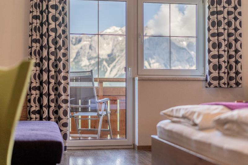 Double Room with Balcony image 1