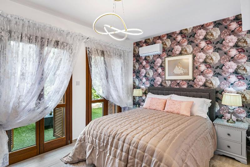 Three-Bedroom Villa image 4