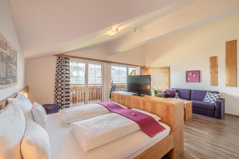 Junior Suite with Balcony image 4