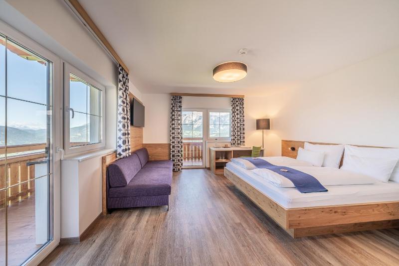 Double Room with Mountain View image 4